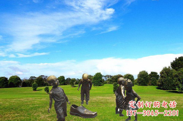 福建儿童雕塑借穿大鞋的儿童为灵感