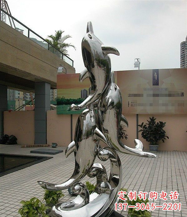 福建海豚雕塑表达创意与活力