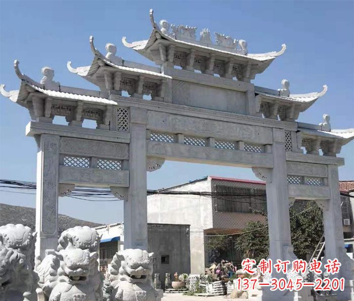 福建村口大型石雕牌坊