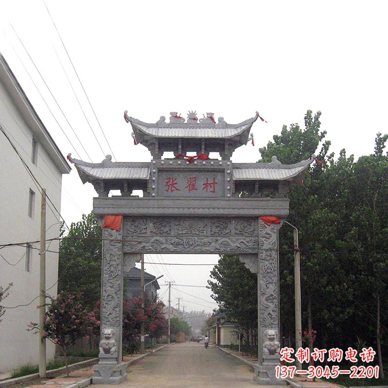 福建传承古老文化——村口青石单门石牌坊