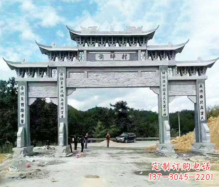 福建村庄三门石牌坊石雕的内容。