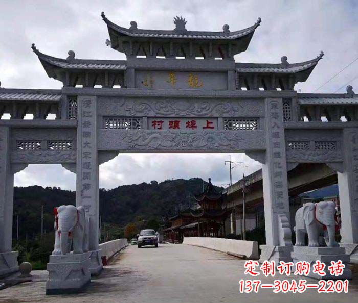 福建村庄牌坊雕塑——精美的传统艺术