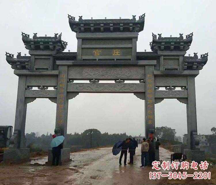 福建村庄牌坊雕塑传承古老文化