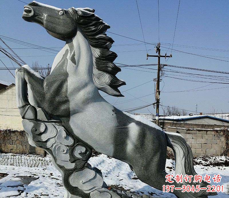 福建传统工艺马踏祥云石雕