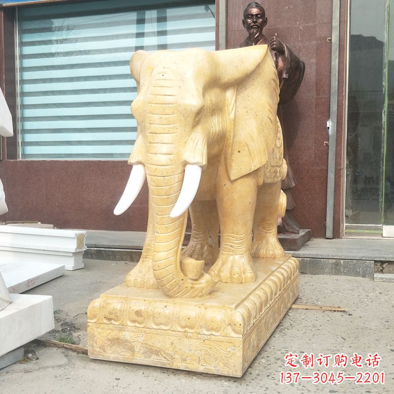 福建精美的大象头石雕
