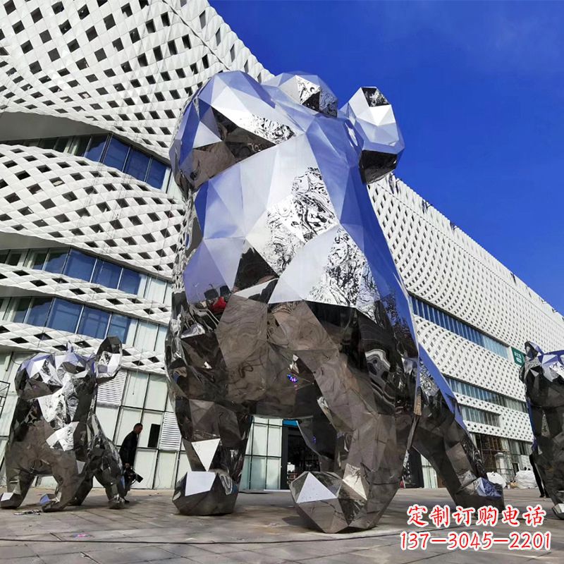 福建优雅可爱的面部狗雕塑