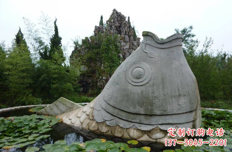 福建大型喷水鲤鱼石雕