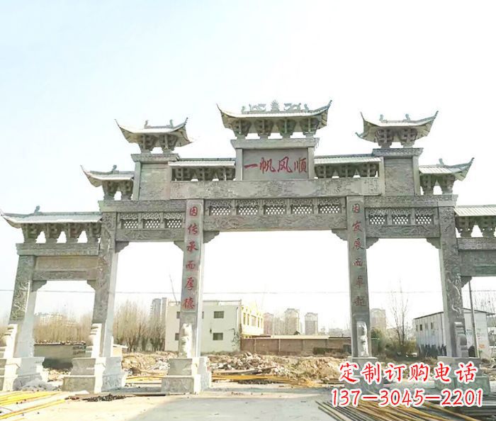 福建别具一格的大型五门石雕牌楼