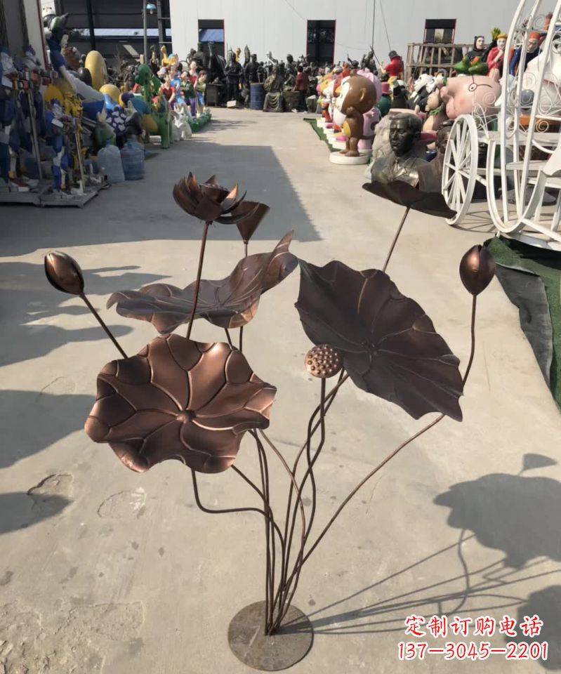 福建精美锻铜荷花雕塑