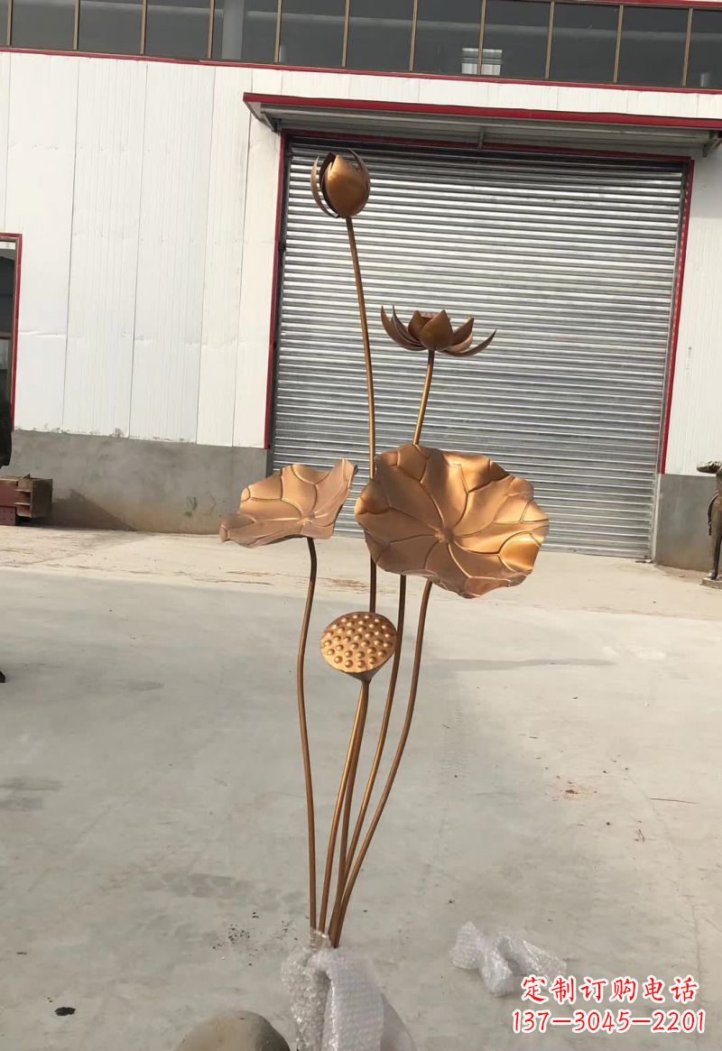 福建古典锻铜荷花雕塑