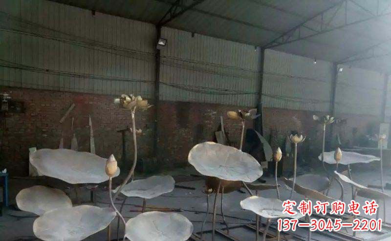 福建锻铜荷叶荷花广场景观雕塑