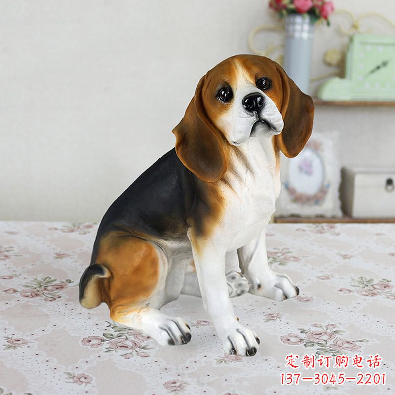 福建玻璃钢蹲姿仿真比格犬雕塑