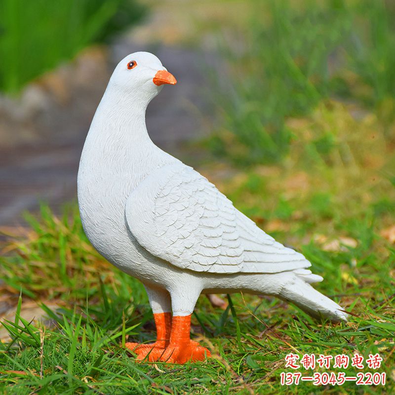 福建和平鸽雕塑传递和平与希望的象征