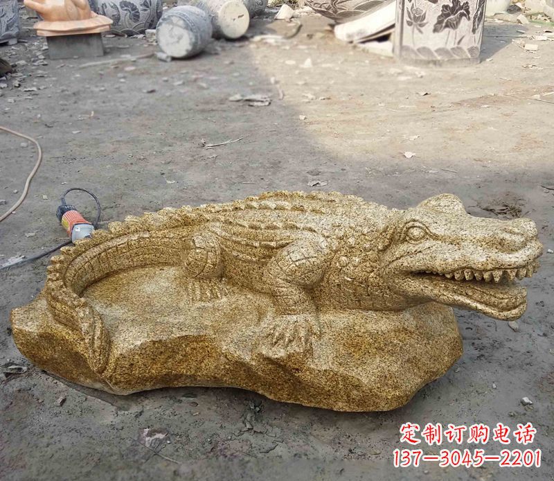 福建鳄鱼动物石雕