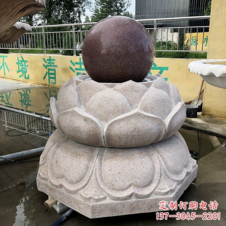 福建金色彩绘风水球雕塑