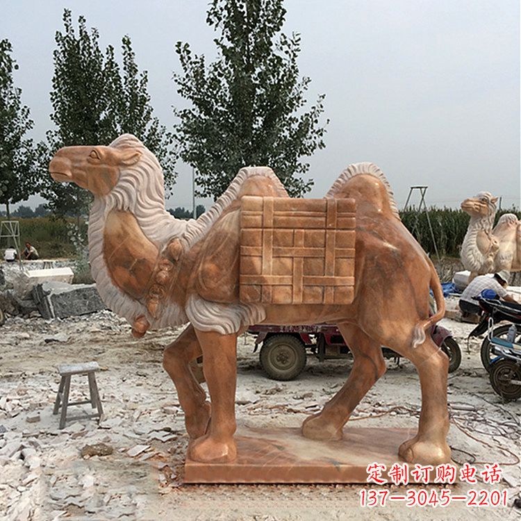 福建负重骆驼雕塑—晚霞之红