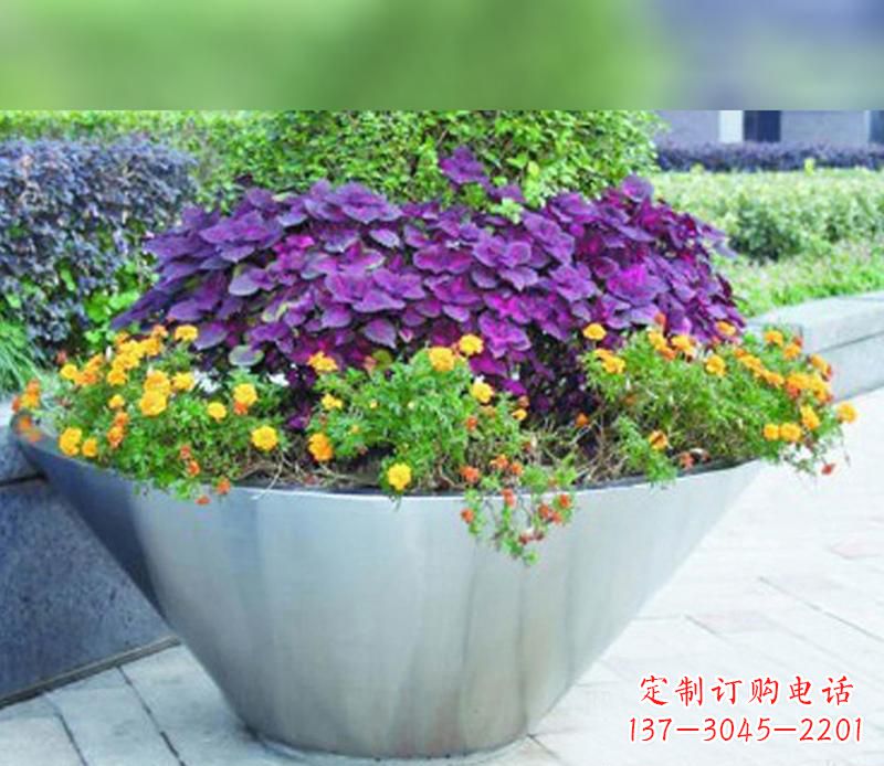 福建中领雕塑精致无比的花盆雕塑
