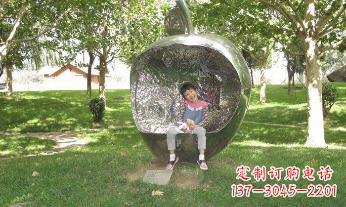 福建精致雕刻不锈钢苹果座椅雕塑