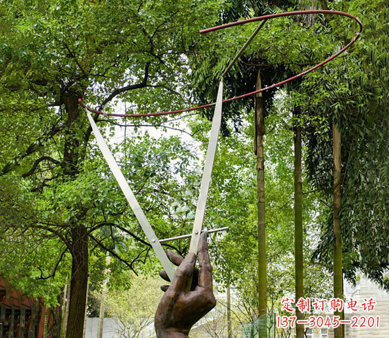 福建不锈钢圆规雕塑展示精致繁华