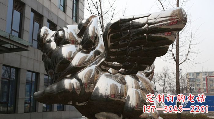 福建精美不锈钢大翅膀猪景观雕塑