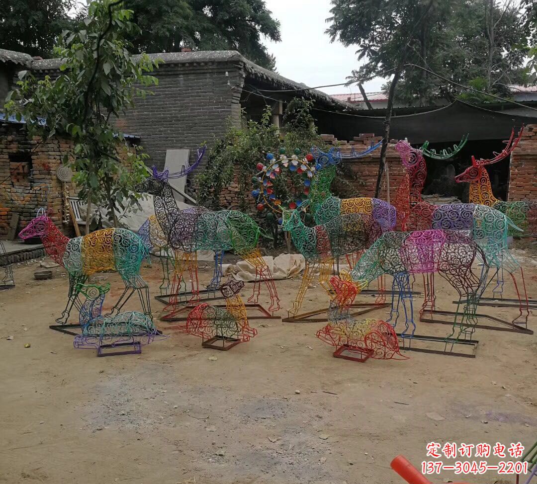福建彩色不锈钢镂空梅花鹿雕塑