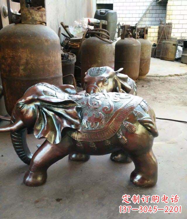 福建 精美的铜质大象招财雕塑