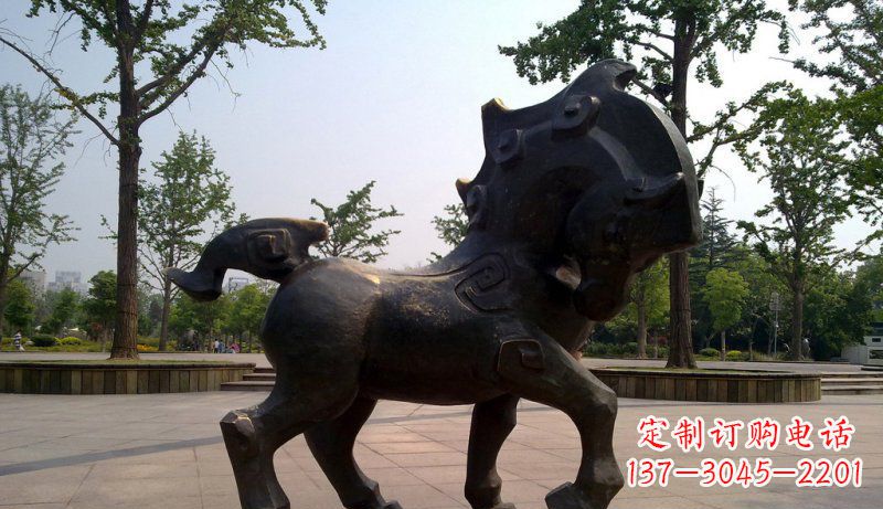 福建公园低头的抽象小马动物铜雕