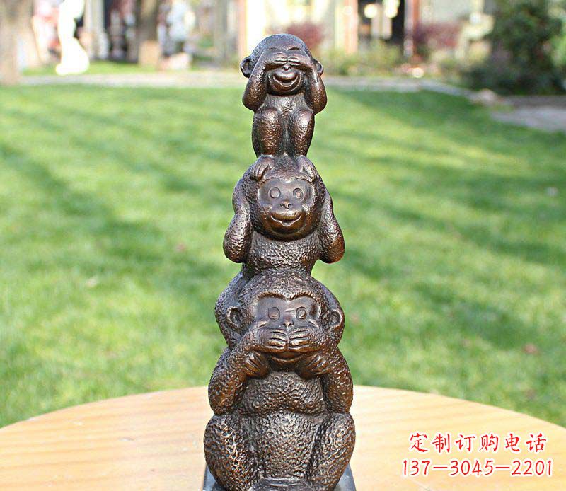 福建公园叠罗汉的猴子动物景观铜雕