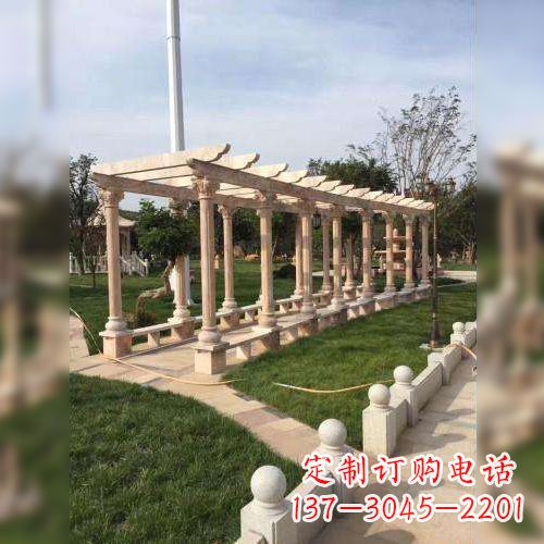 福建增添公园美景的长廊石雕