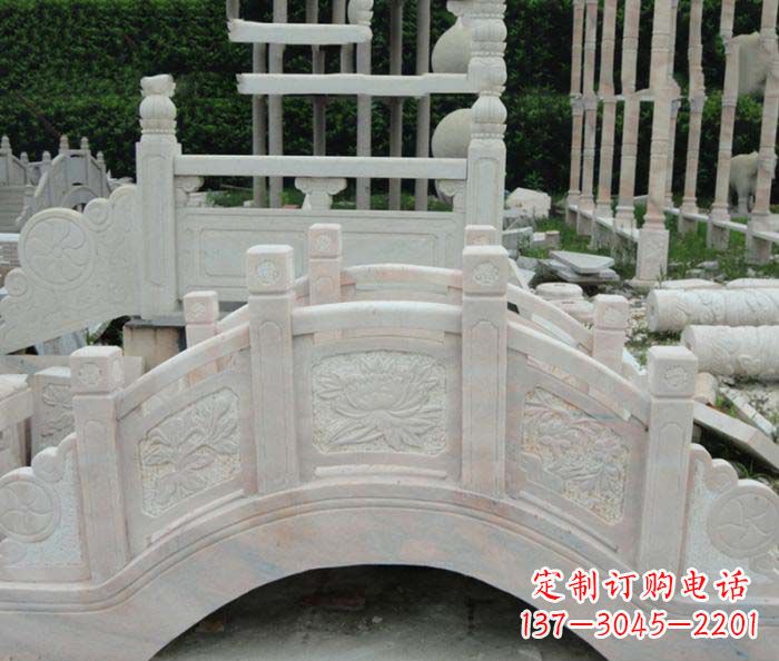 福建公园景观晚霞红石拱桥