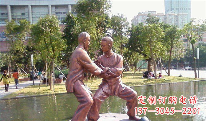 福建公园练太极拳的人物铜雕