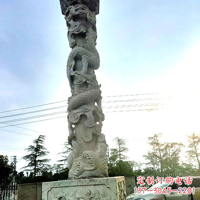 福建精致的公园龙柱石雕