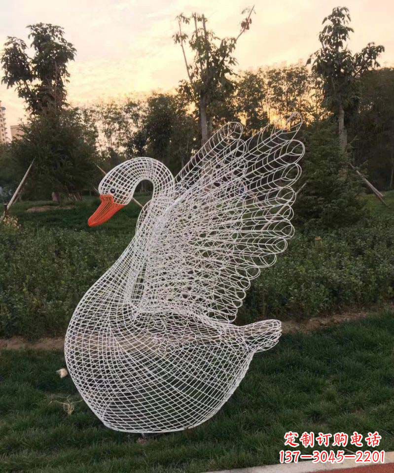 福建高雅不锈钢镂空天鹅雕塑