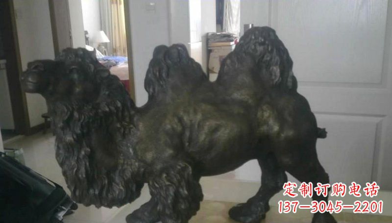 福建室外骆驼铜雕塑,为公园景观增添美感