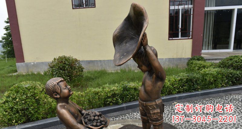福建精美铜雕帽子装核桃的小男孩