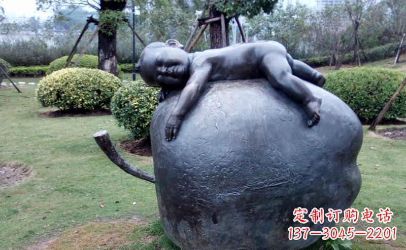 福建精致可爱的苹果雕塑