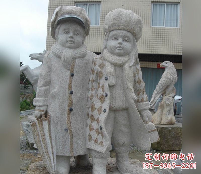 福建公园情侣人物石雕
