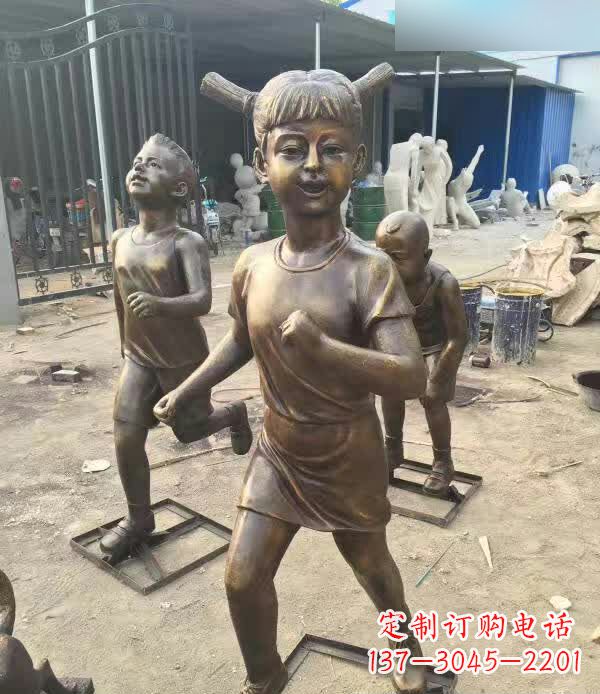 福建铜雕童年小狗陪伴儿童奔跑的时光