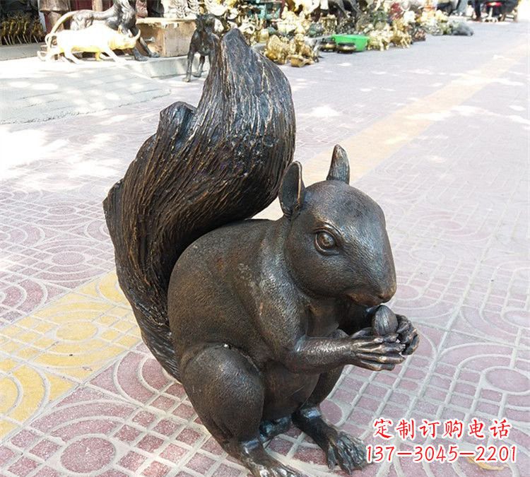 福建公园铜雕松鼠