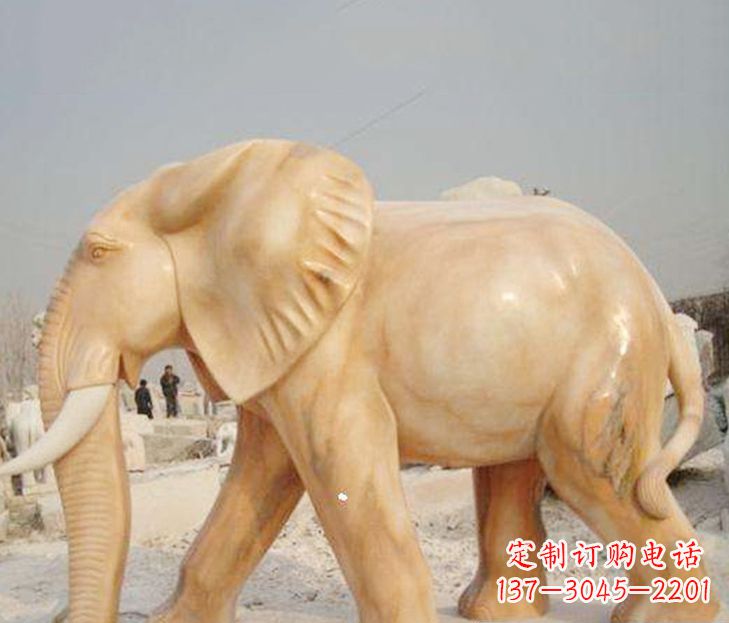 福建公园晚霞红大象雕塑