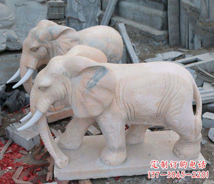 福建雕刻出令人感动的那头大象定制公园晚霞红大象动物石雕