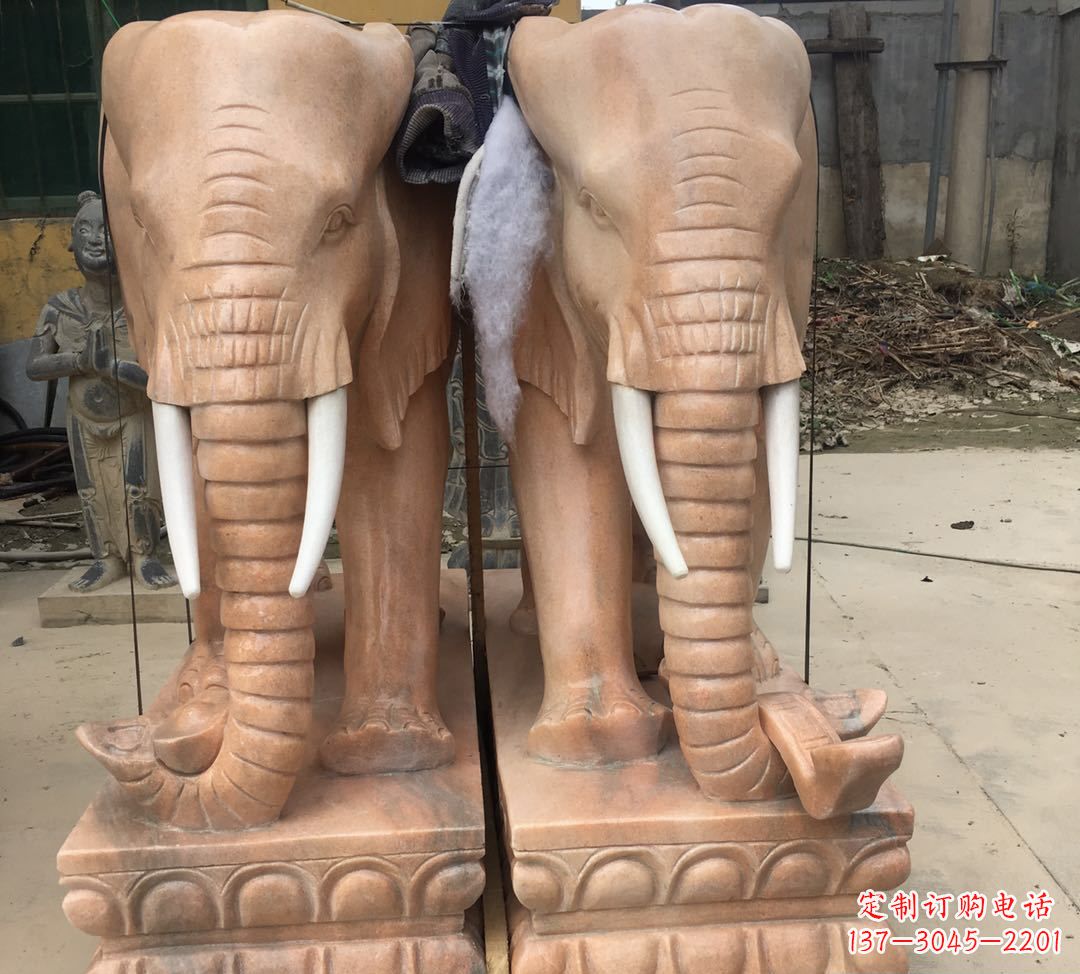 福建动物雕塑——红晚霞中的大象