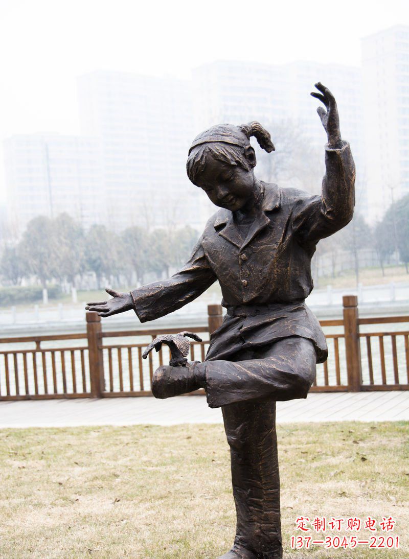 福建精美雕塑——小女孩踢毽子铜雕