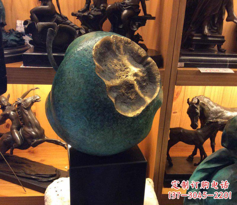 福建铜质可爱苹果雕塑