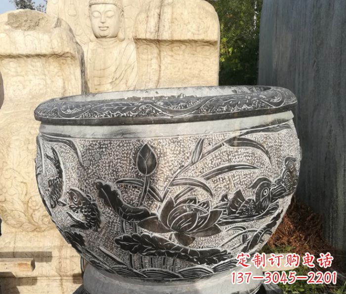 福建公园鸳鸯荷花浮雕石水缸