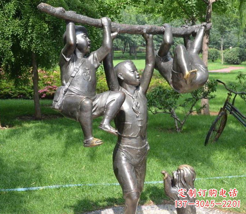 福建捉着树枝玩耍的小孩铜雕
