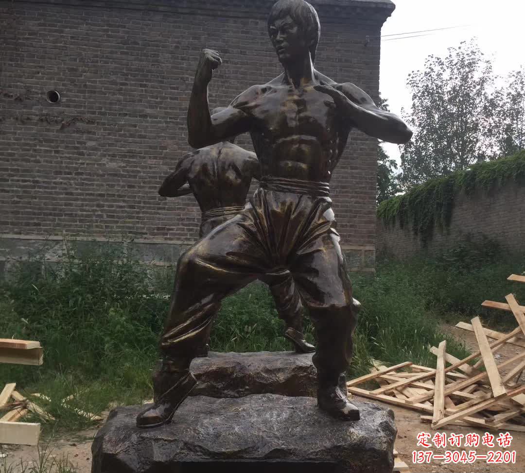 福建令人叹为观止的李小龙铜雕