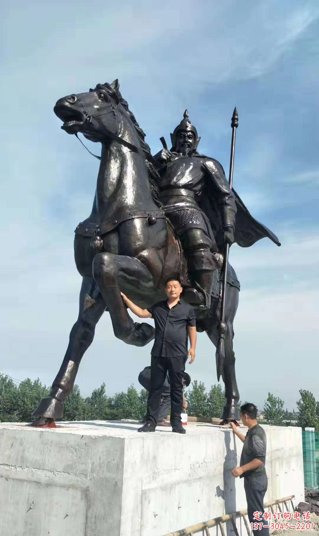 福建以古代骑马将军为灵感的铜雕