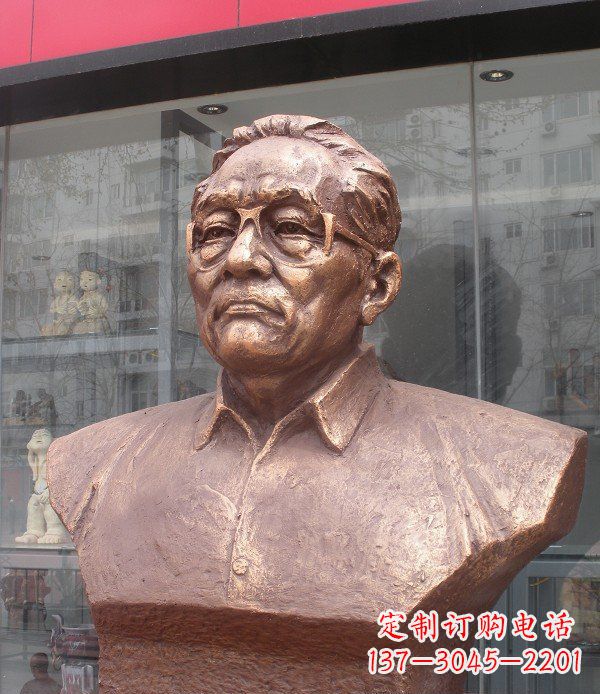 福建以巴金头像为原型打造的高贵铜雕艺术