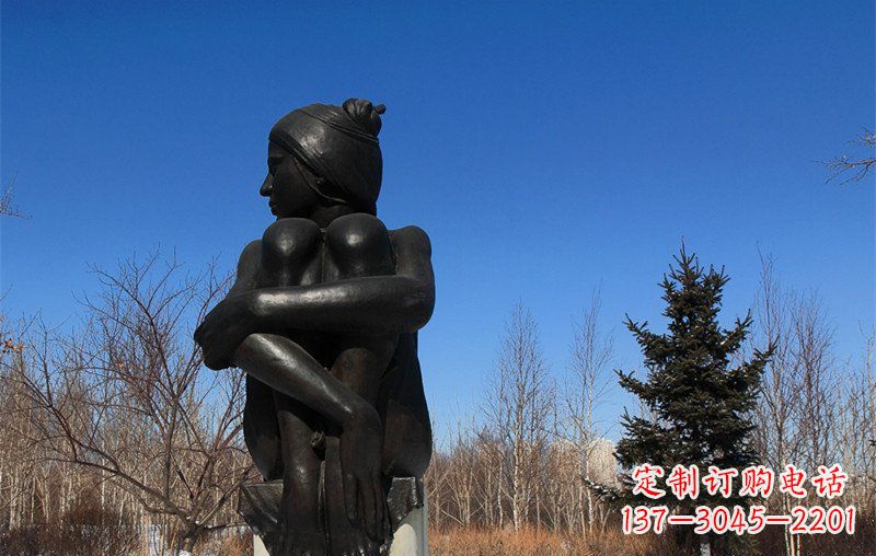 福建广场抱膝盖的女孩人物铜雕